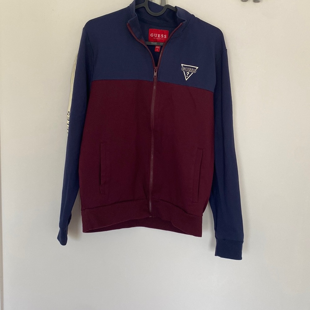 Guess. Zip up sweater . Size small in men.